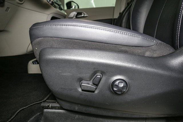 Used 2024 Chrysler Pacifica Touring-L FWD image 36