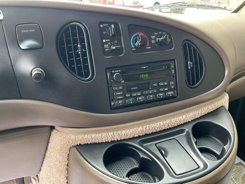 Used 1999 Ford E-150 and Econoline 150 RWD image 33