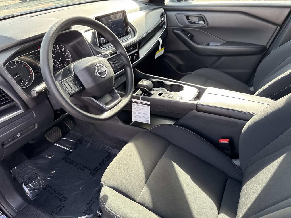 Used 2025 Nissan Rogue S image 21