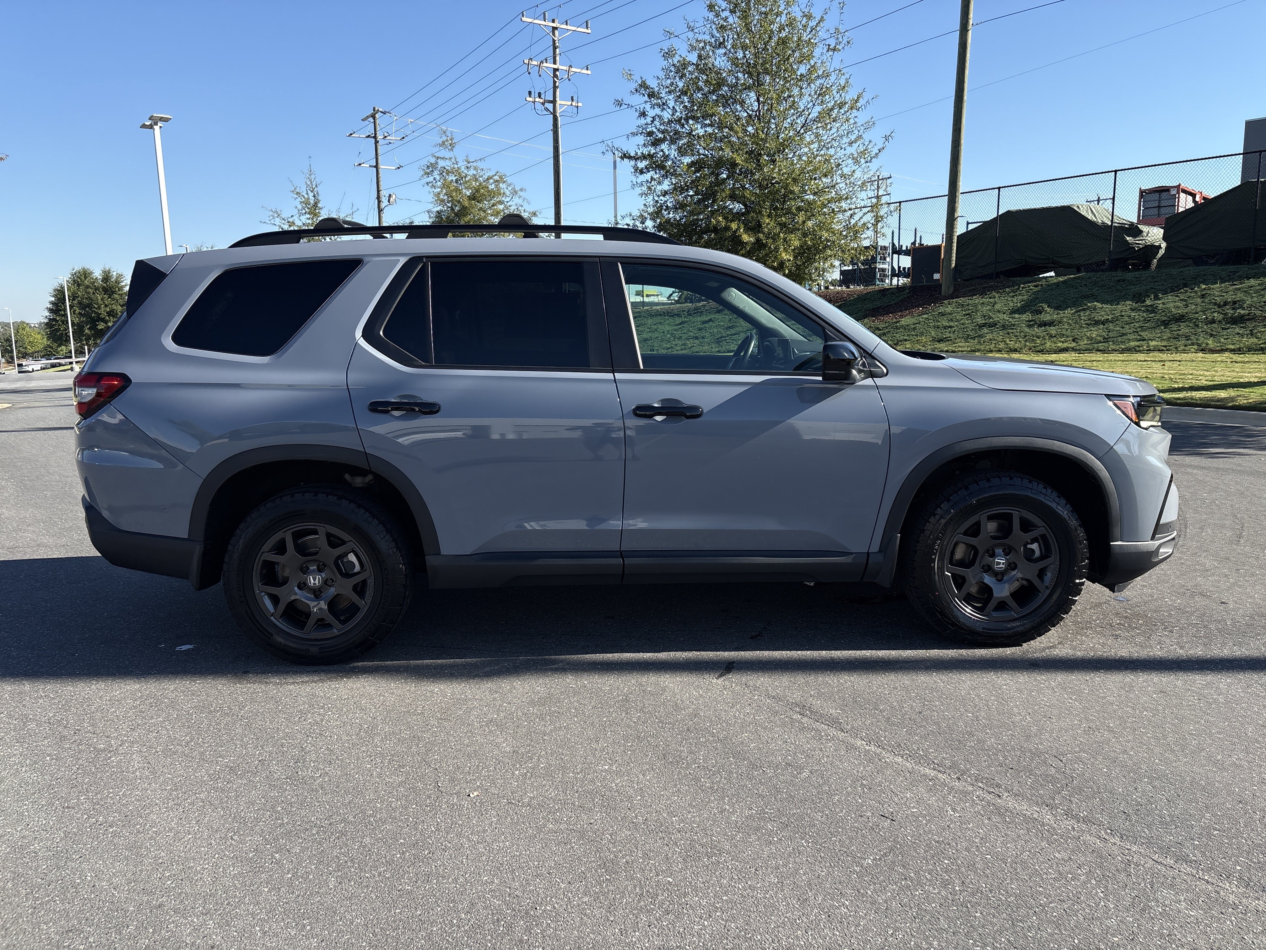 Used 2025 Honda Pilot TrailSport image 10