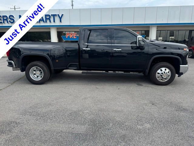 Used 2026 Chevrolet Silverado 3500 LTZ w/ LTZ Plus Package AWD/4WD image 2