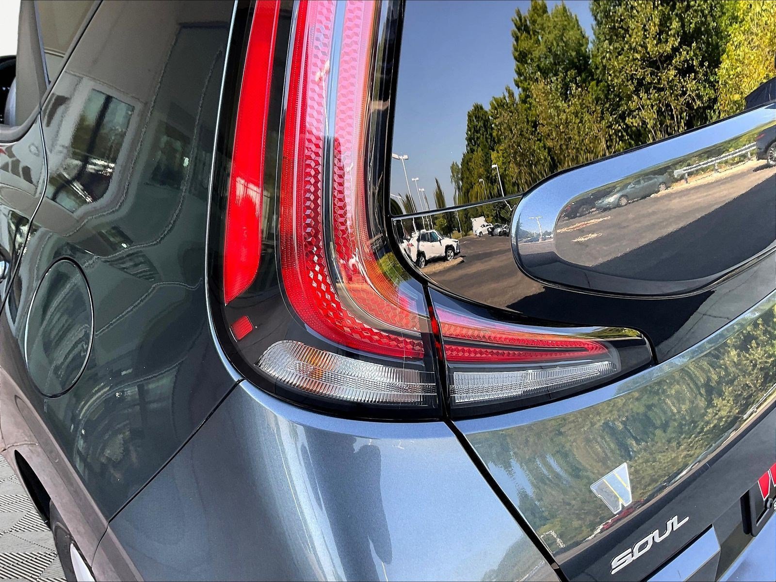 Used 2025 Kia Soul LX w/ LX Technology Package FWD image 20