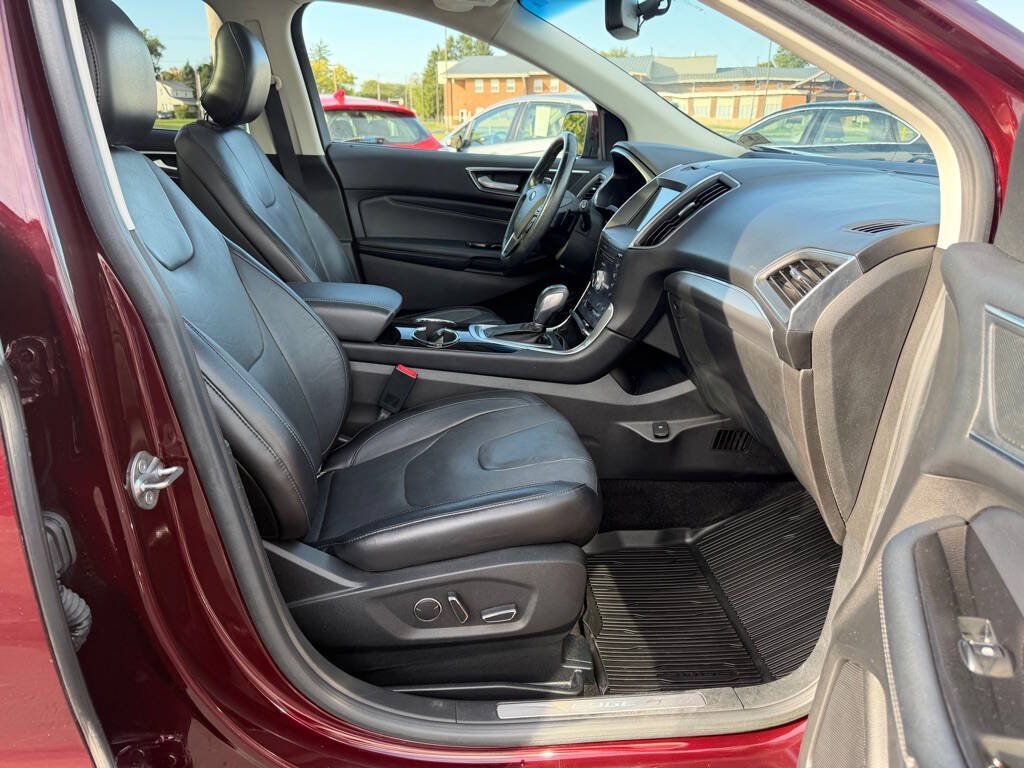 Used 2017 Ford Edge Titanium w/ Equipment Group 301A AWD/4WD image 11