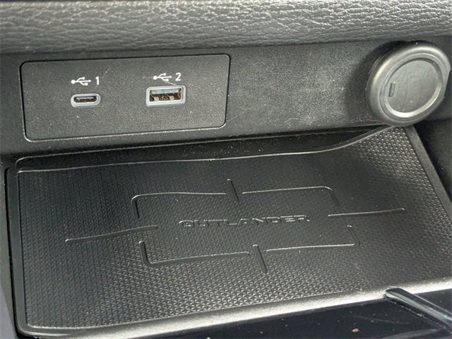 Used 2023 Mitsubishi Outlander SE image 22