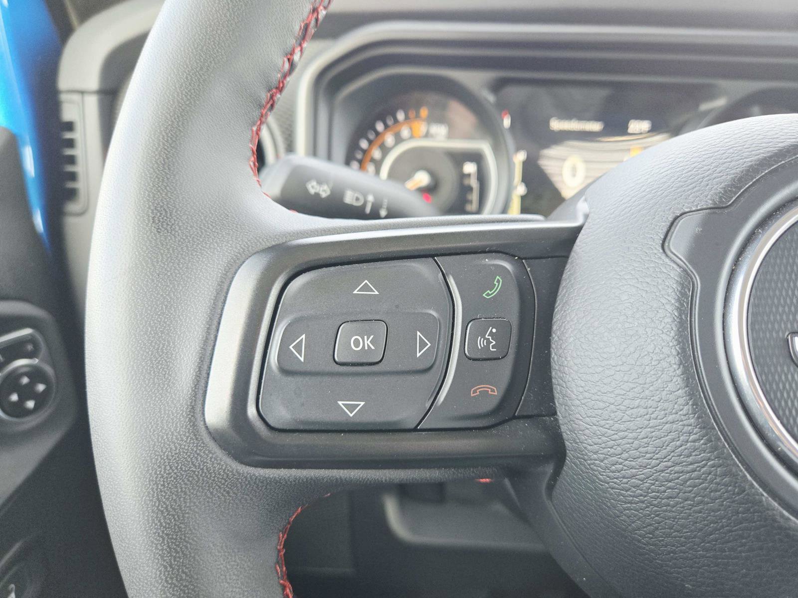 Used 2024 Jeep Gladiator Rubicon w/ Technology Group image 24