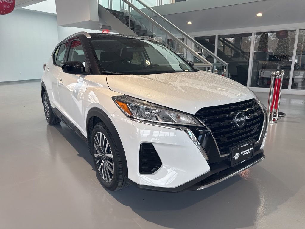 Used 2023 Nissan Kicks SV image 3