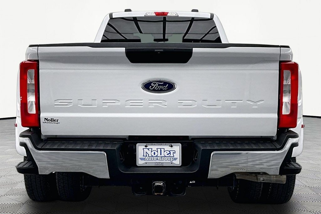 Certified 2025 Ford F350 XLT w/ FX4 Off-Road Package AWD/4WD image 4