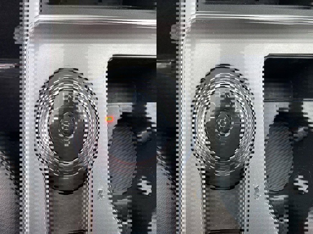 Used 2024 Ford Edge SEL w/ Convenience Package image 12