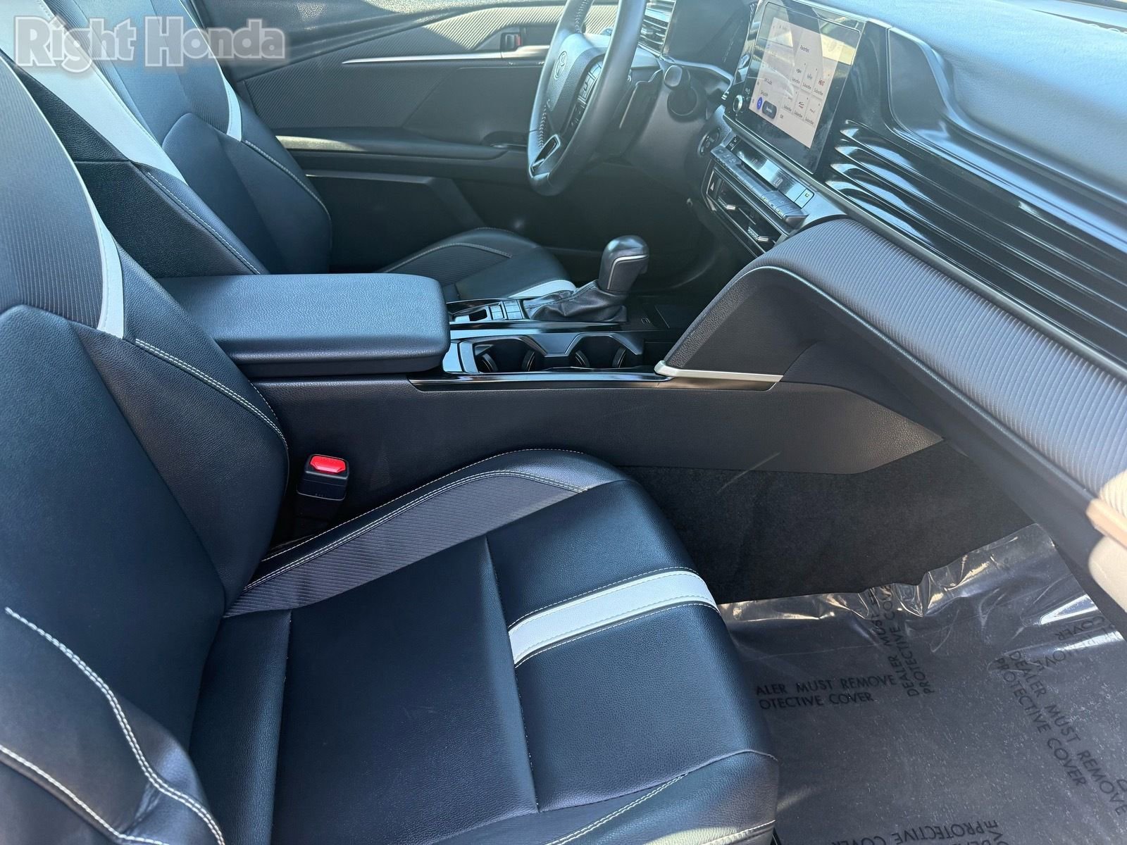 Used 2025 Toyota Camry SE w/ Convenience Package image 31