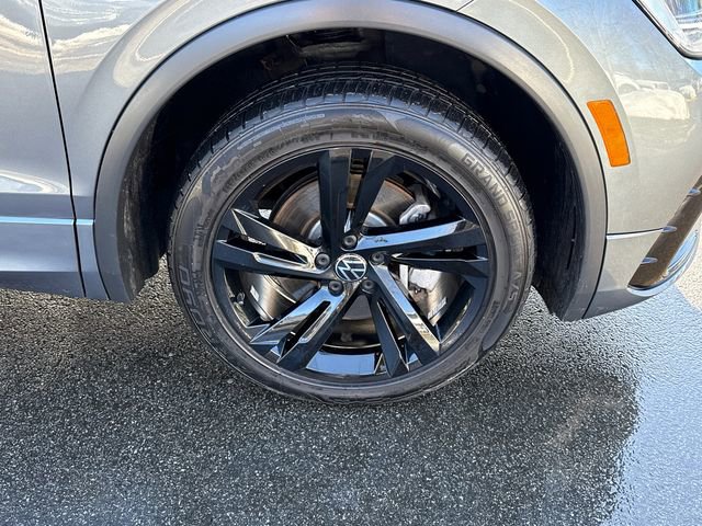 Certified 2023 Volkswagen Tiguan SE R-Line image 10