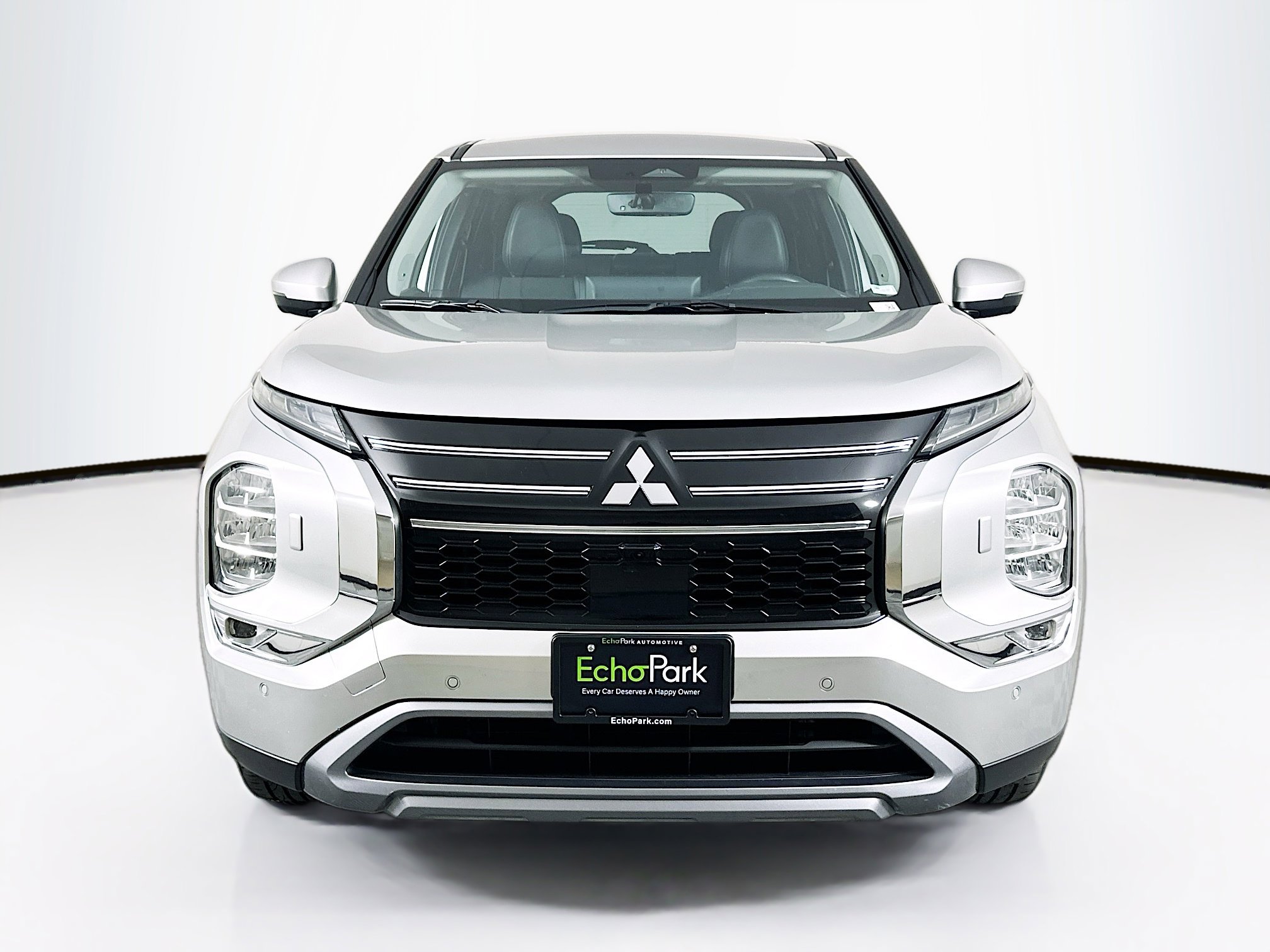 Used 2025 Mitsubishi Outlander SE image 2