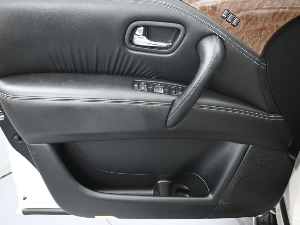 Used 2016 INFINITI QX80 4WD w/ Driver's Assistance Package image 22