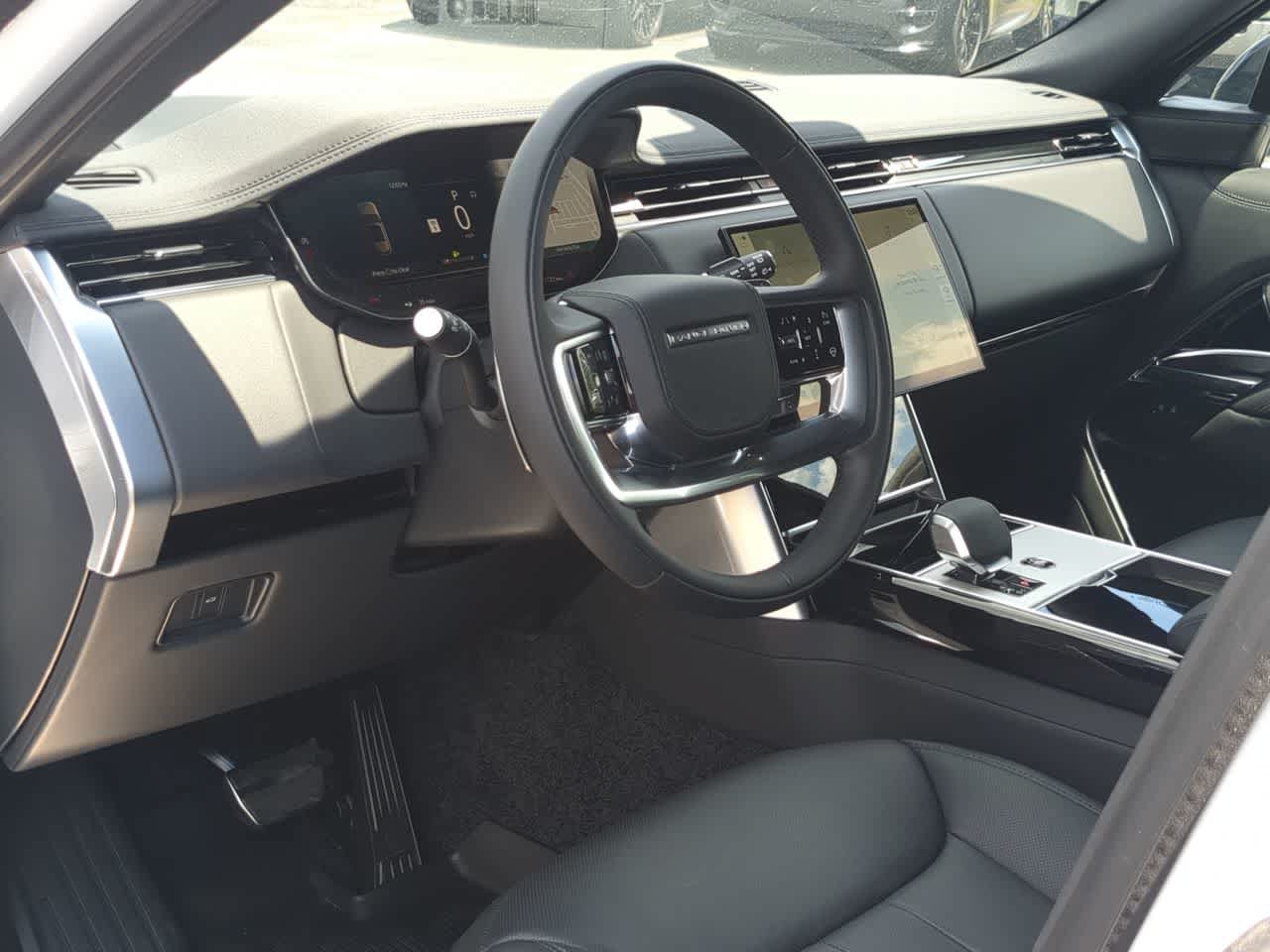 New 2026 Land Rover Range Rover Long Wheelbase SE AWD/4WD image 10