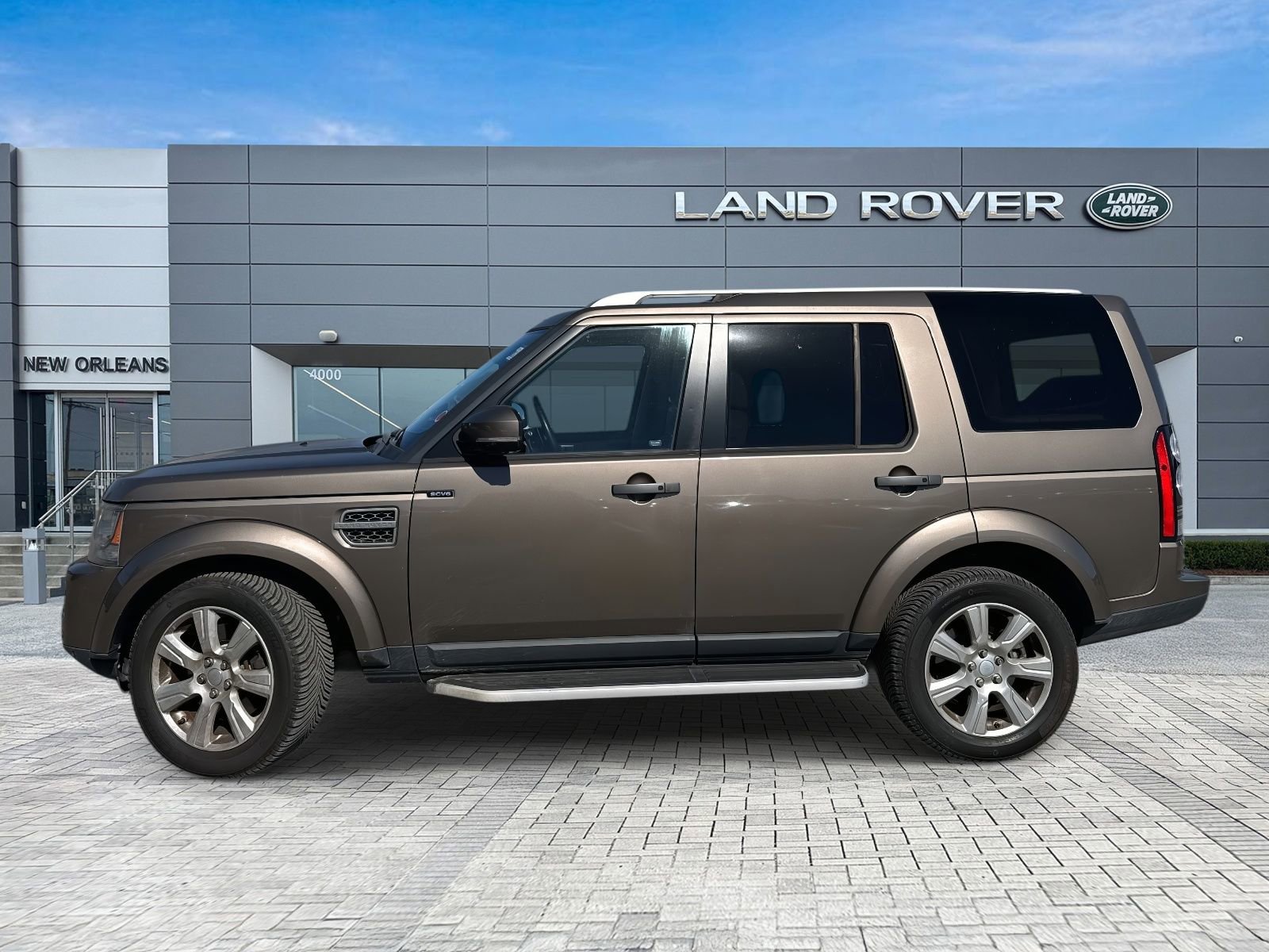 Used 2016 Land Rover LR4 HSE image 2
