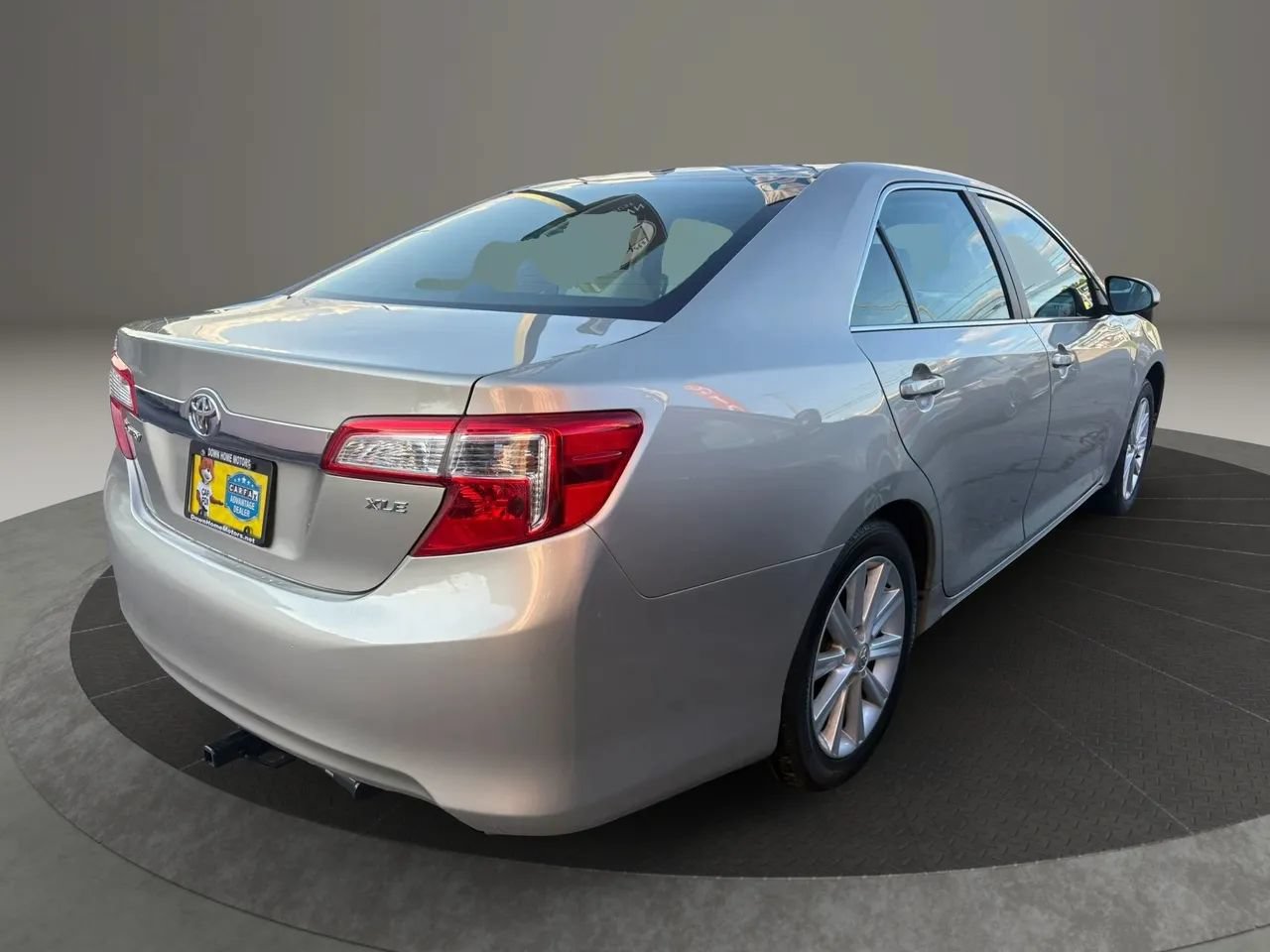Used 2013 Toyota Camry XLE w/ Leather Pkg FWD image 5