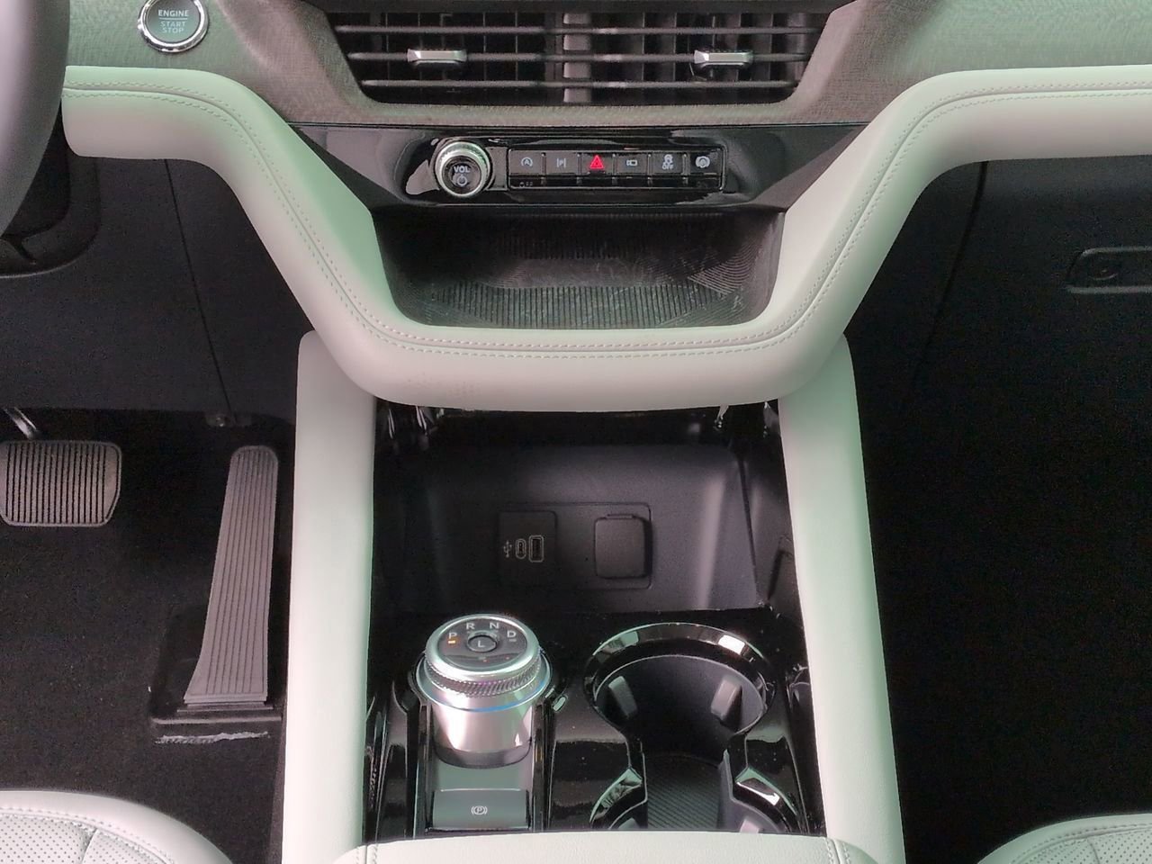 Used 2026 Ford Explorer Platinum w/ LUX Leather Package image 18