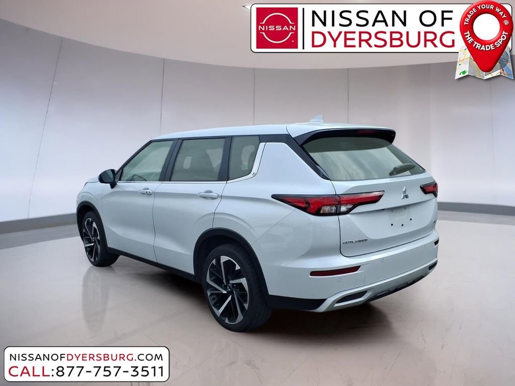 Used 2024 Mitsubishi Outlander SE Black Edition image 5