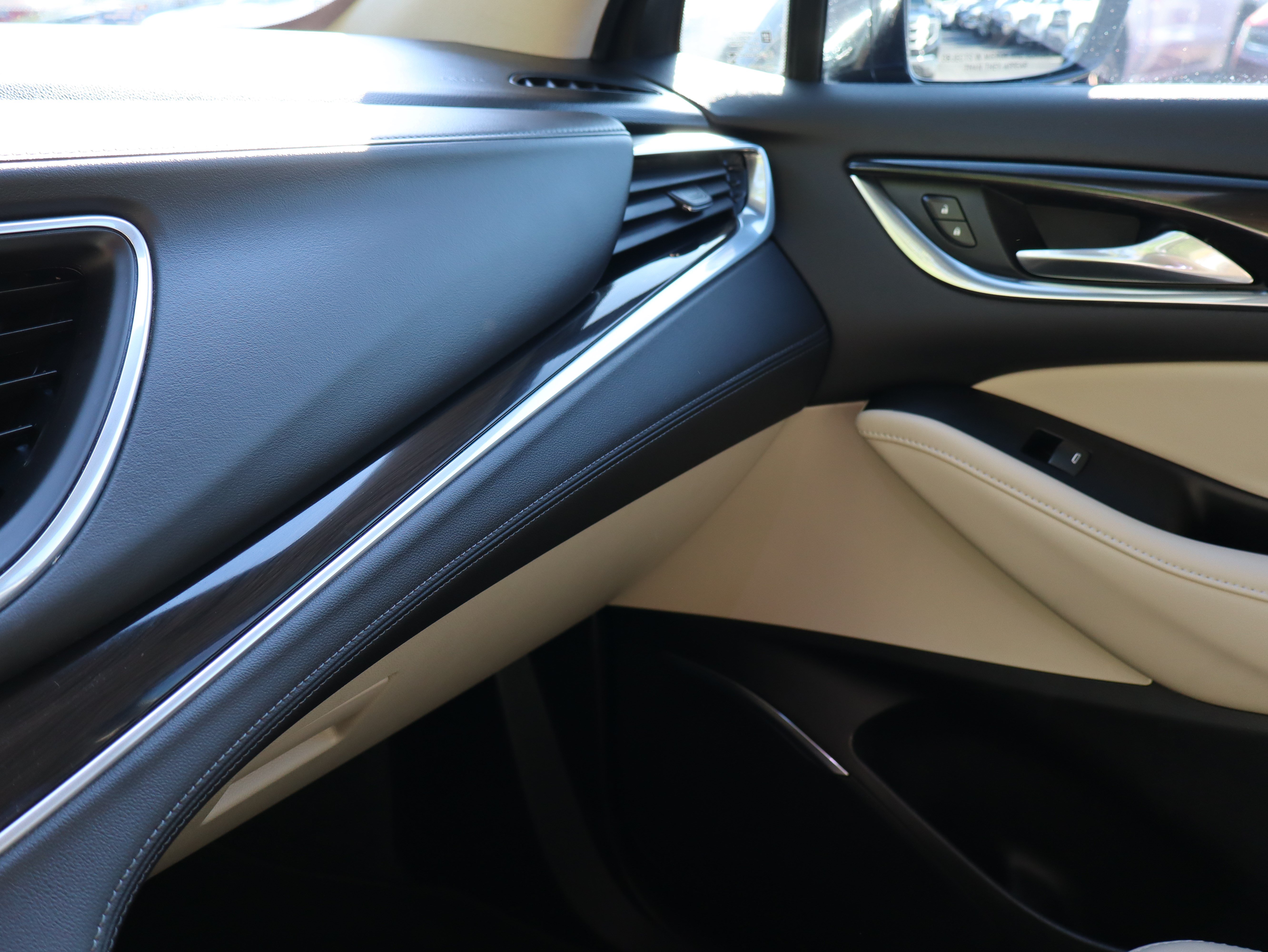 Used 2019 Buick Enclave Essence FWD image 37