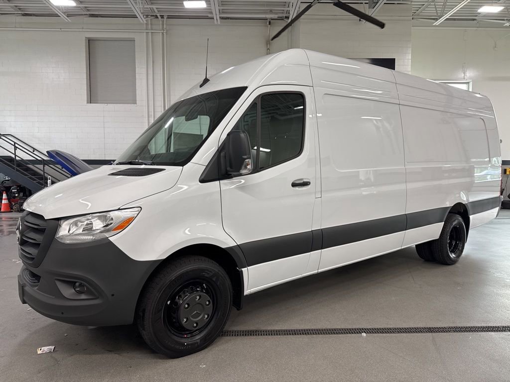 New 2025 Mercedes-Benz Sprinter 4500 image 2