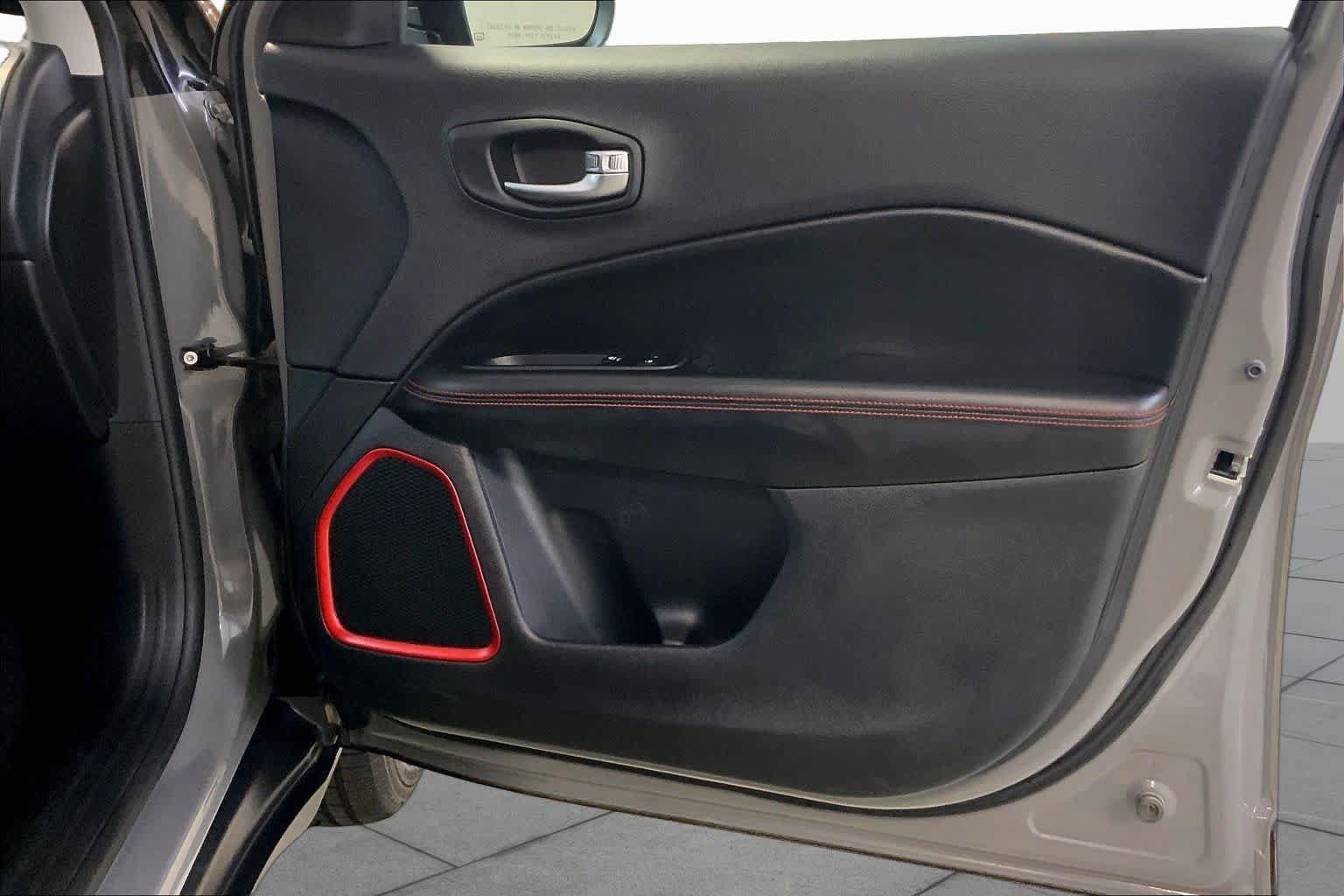 Used 2019 Jeep Compass Trailhawk AWD/4WD image 21