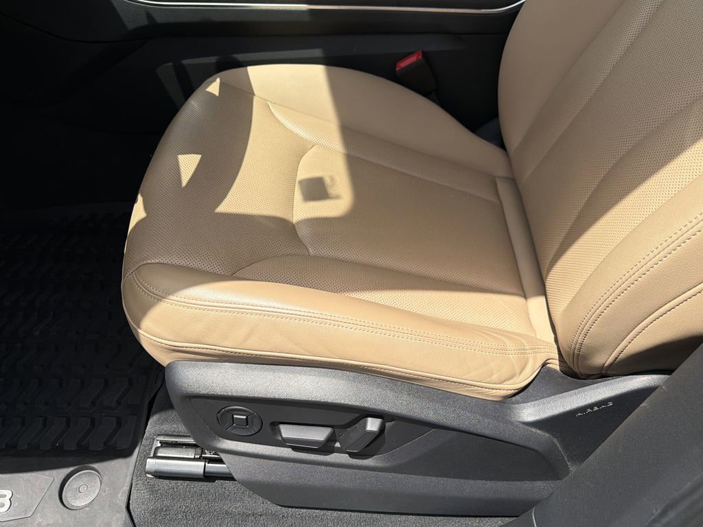 Used 2021 Audi Q8 Prestige AWD/4WD image 21