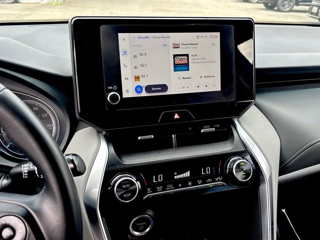 Used 2023 Toyota Venza LE image 21