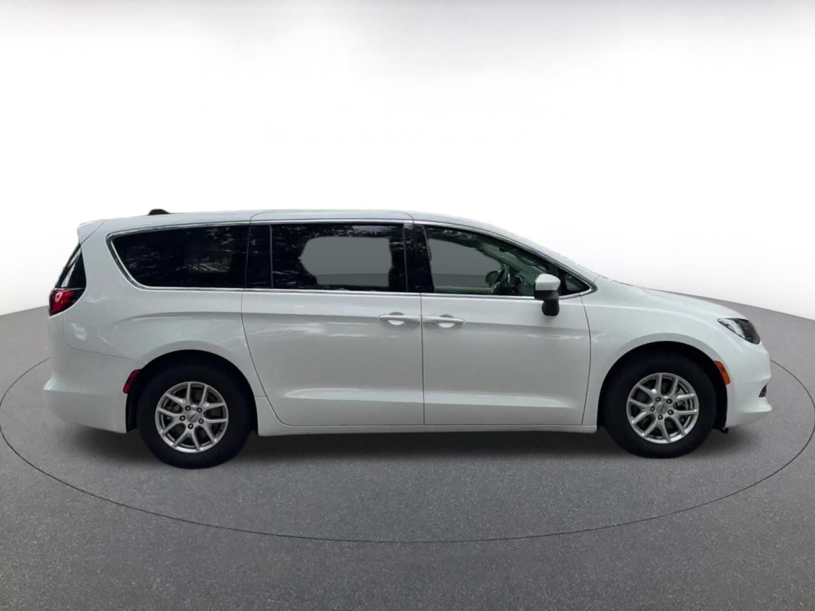 Used 2023 Chrysler Voyager LX FWD image 16