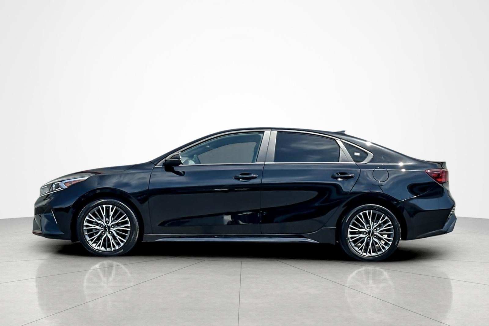 Used 2023 Kia Forte GT-Line w/ GT-Line Premium Package FWD video 2