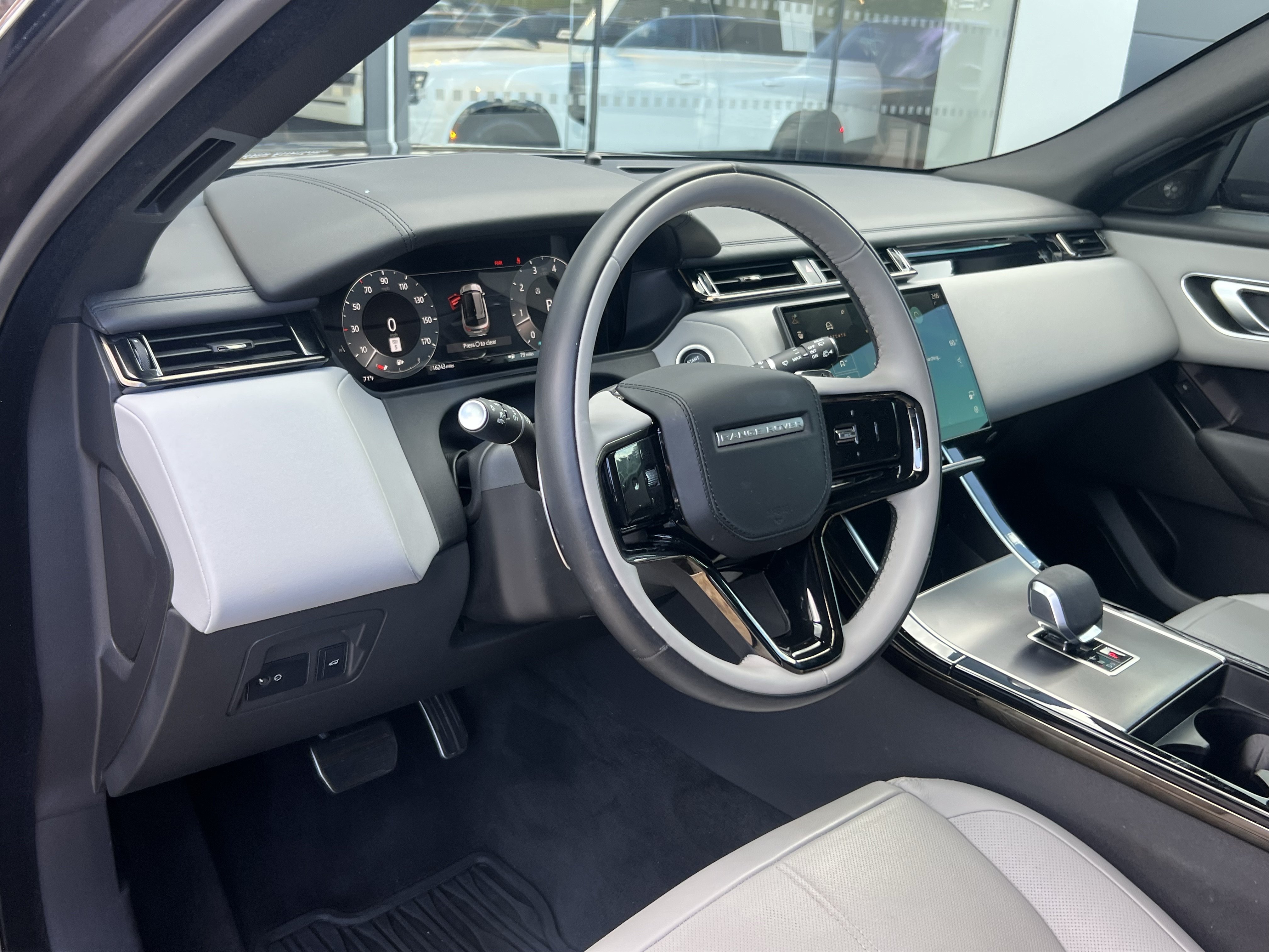 Certified 2026 Land Rover Range Rover Velar Dynamic SE AWD/4WD image 19