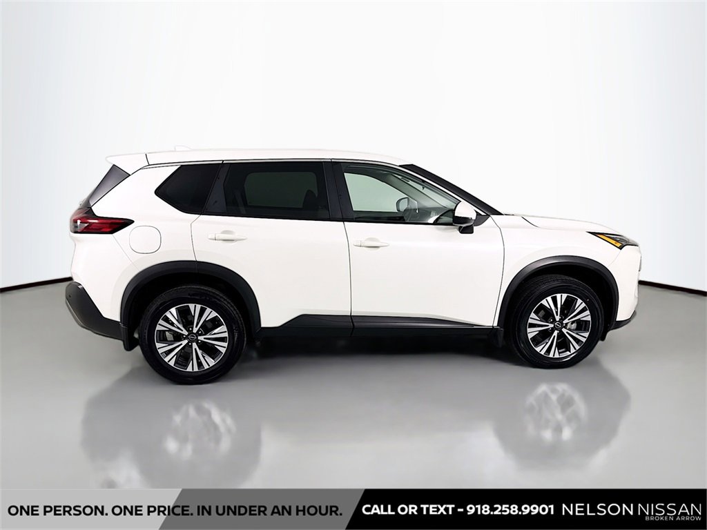 Used 2022 Nissan Rogue SV image 4