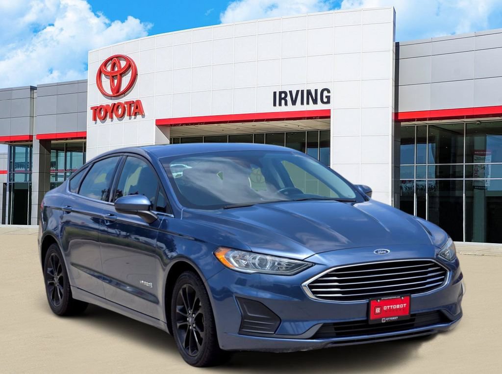 Used 2019 Ford Fusion SE FWD image 2