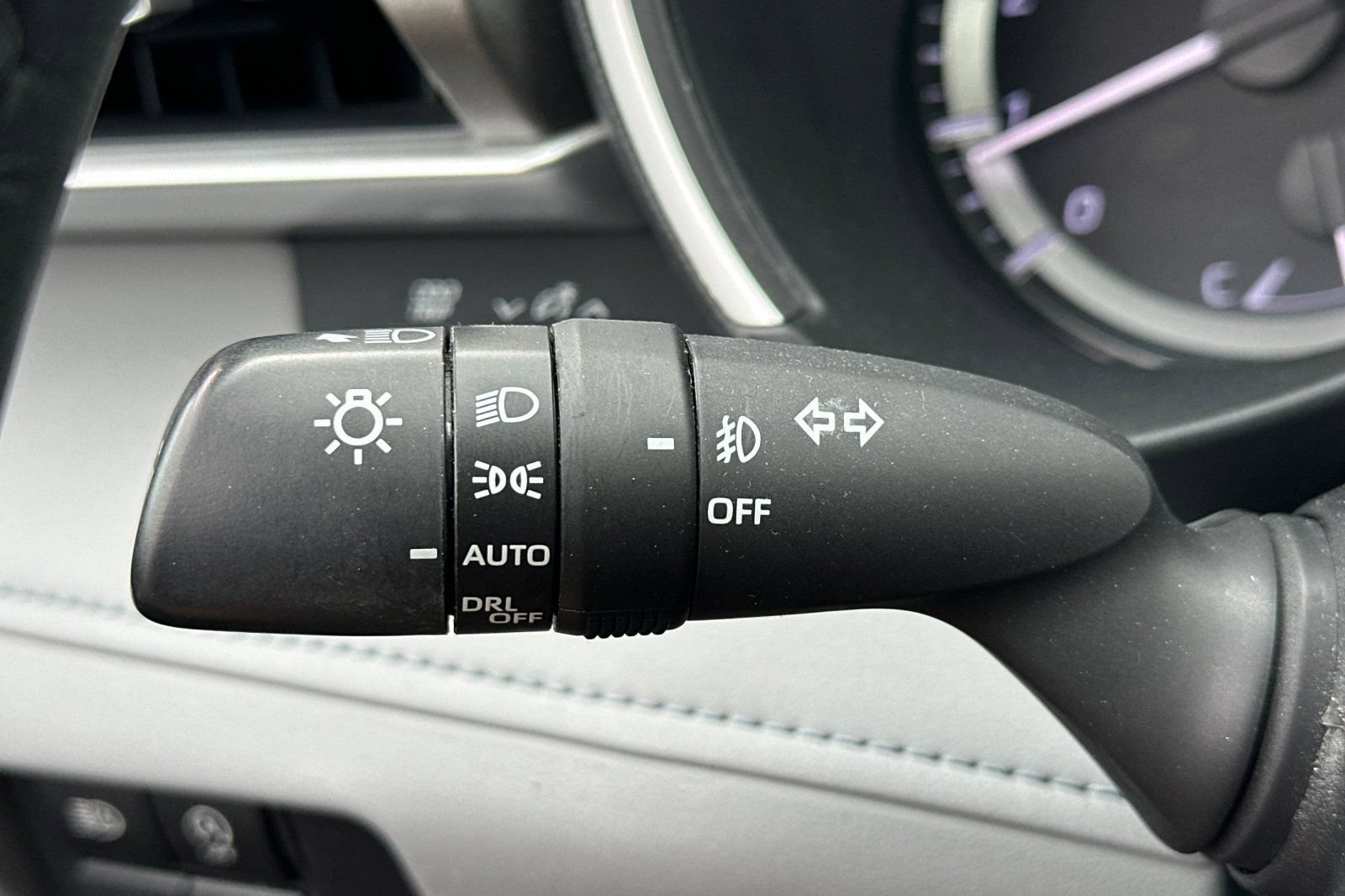 Used 2023 Toyota Highlander XLE AWD/4WD image 37