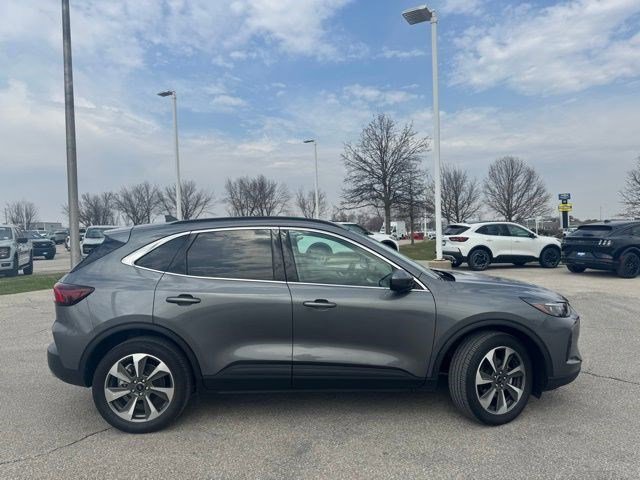 Certified 2024 Ford Escape Platinum w/ Class II Trailer Tow Package AWD/4WD image 9