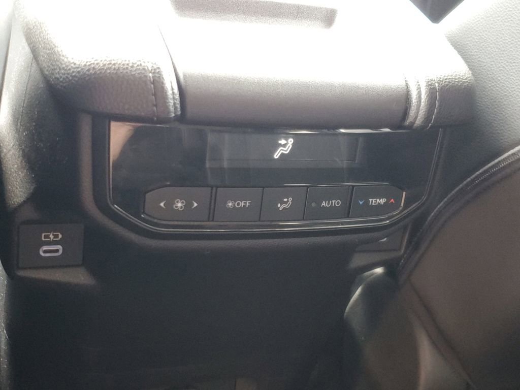 Used 2025 Toyota Grand Highlander FWD image 12