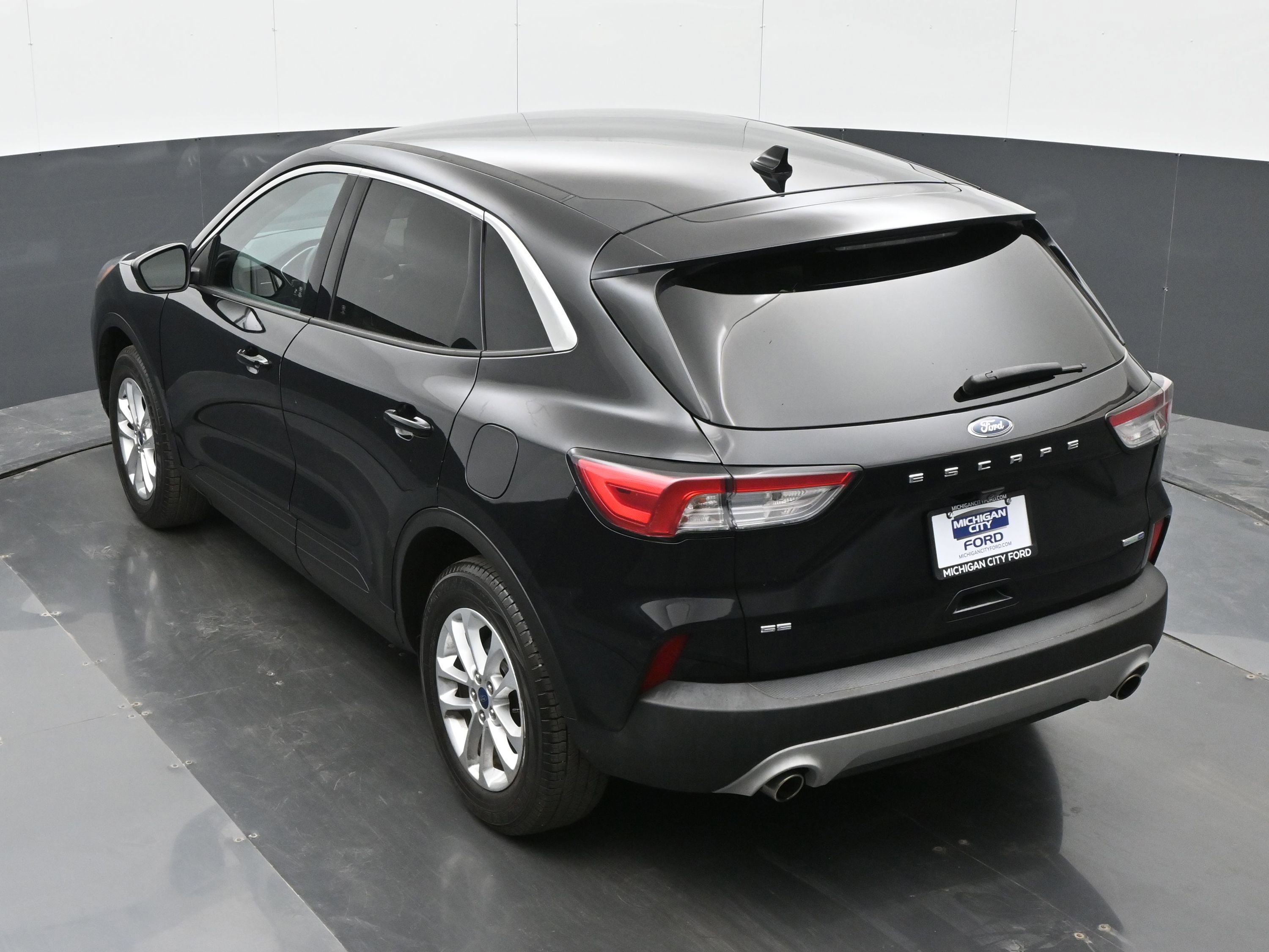 Used 2020 Ford Escape SE image 30