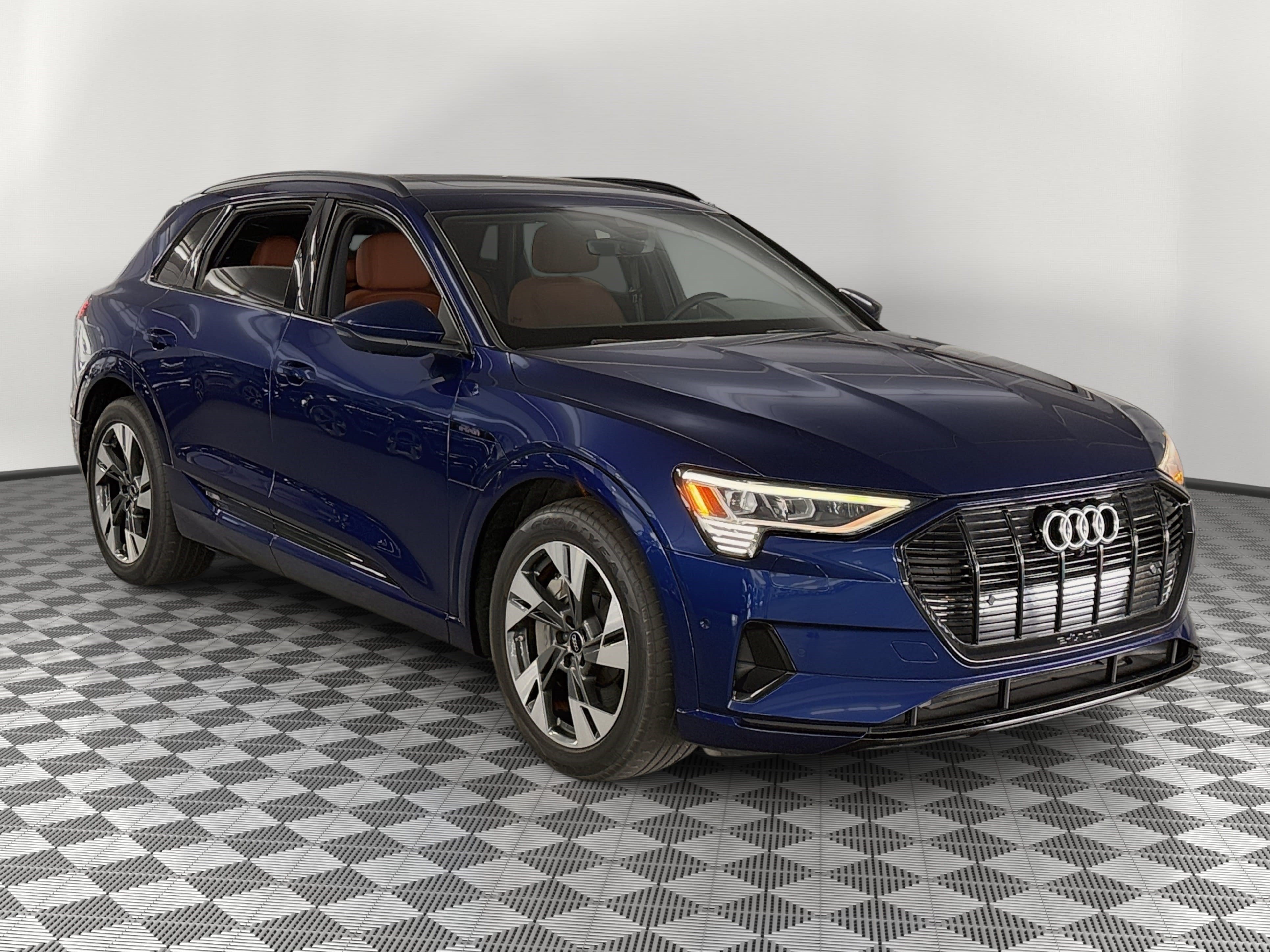 Used 2022 Audi e-tron Premium w/ Convenience Plus Package AWD/4WD image 7