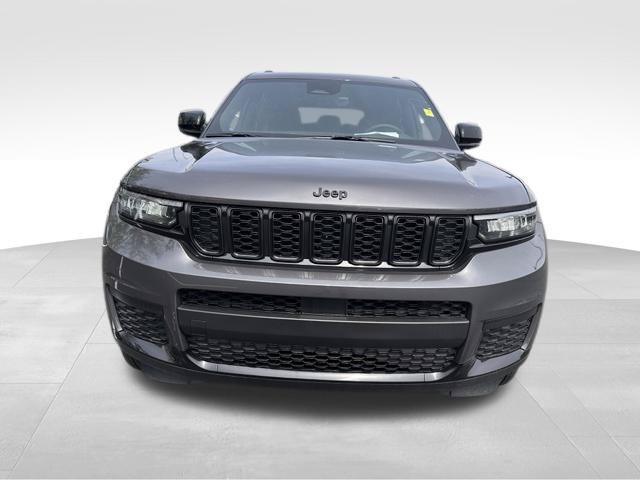 Used 2025 Jeep Grand Cherokee L Laredo AWD/4WD image 11