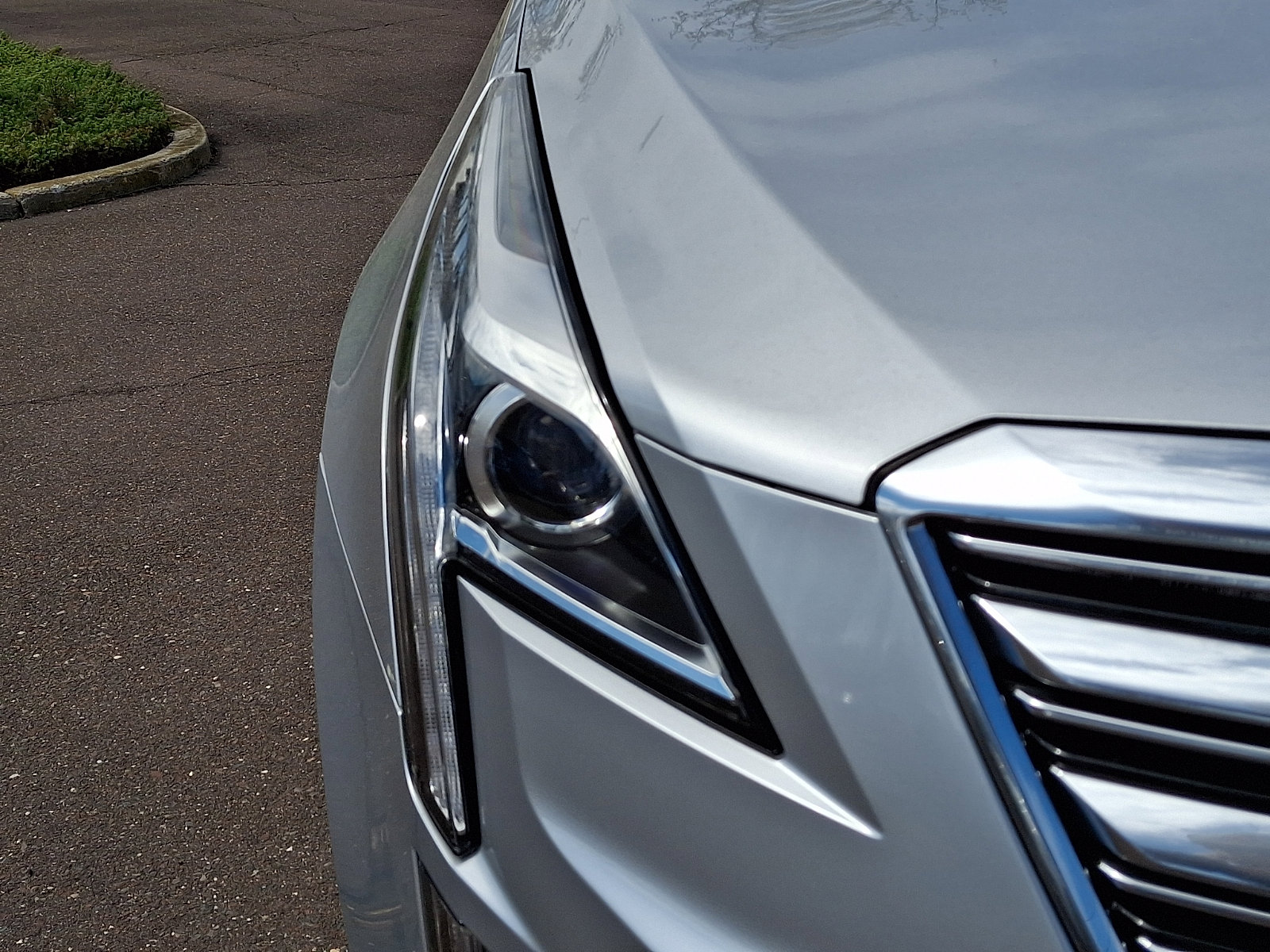 Used 2017 Cadillac XT5 Luxury w/ Driver Awareness Package image 9