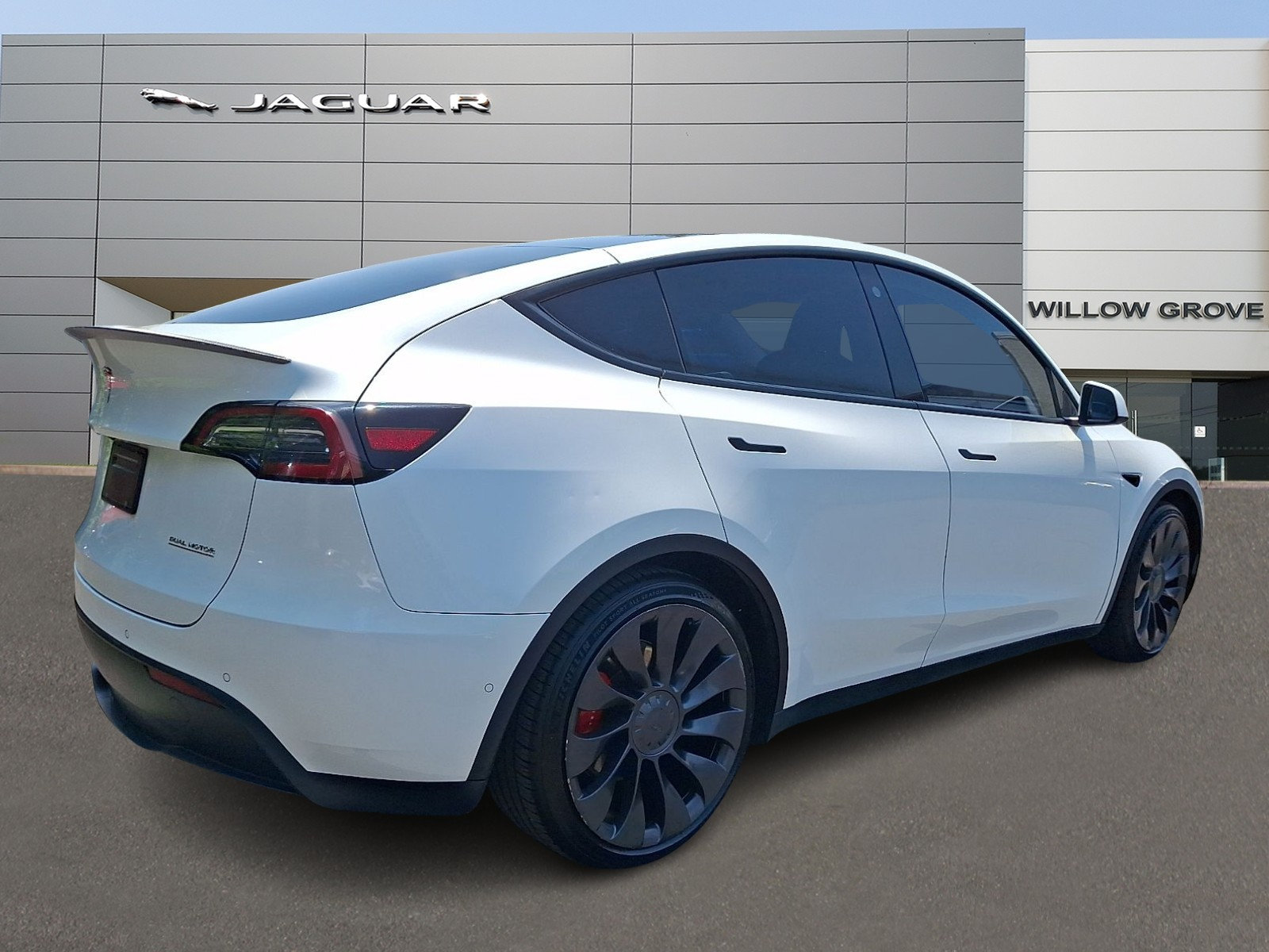 Used 2022 Tesla Model Y Performance AWD/4WD image 2