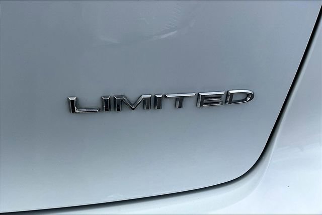 Used 2023 Chrysler Pacifica Limited image 23