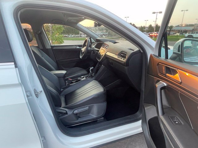Used 2024 Volkswagen Tiguan SE AWD/4WD image 32