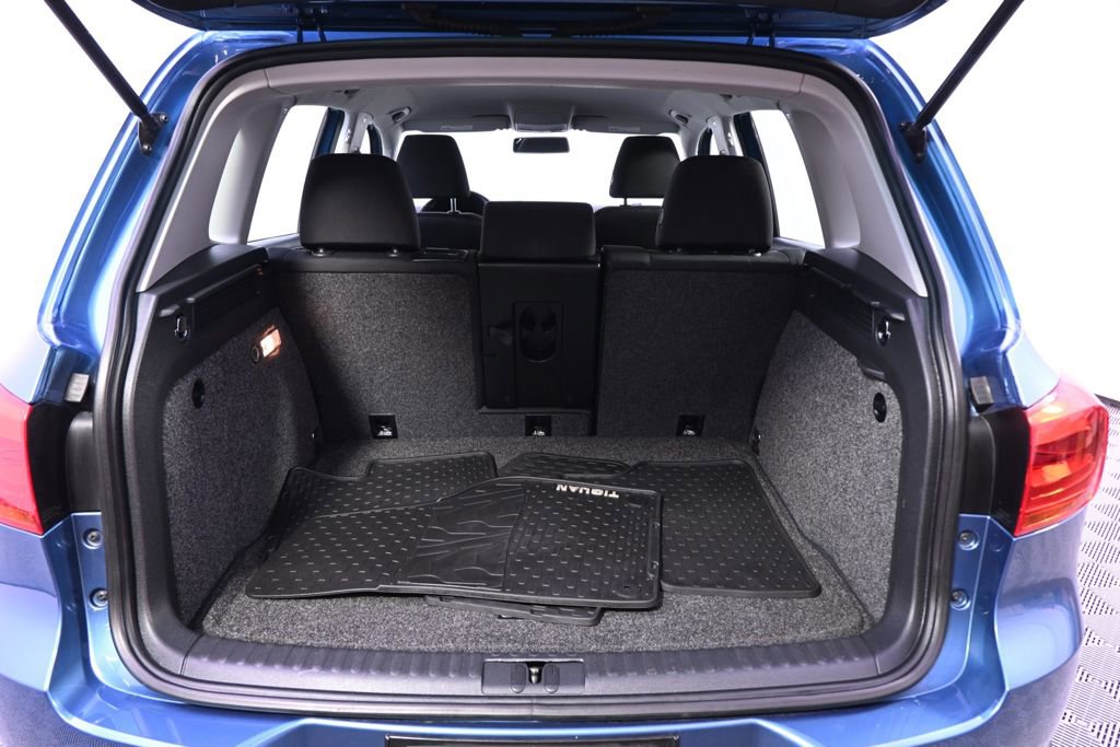 Used 2018 Volkswagen Tiguan Limited w/ Premium Package image 19