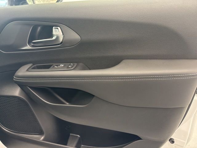 New 2026 Chrysler Pacifica Select image 22