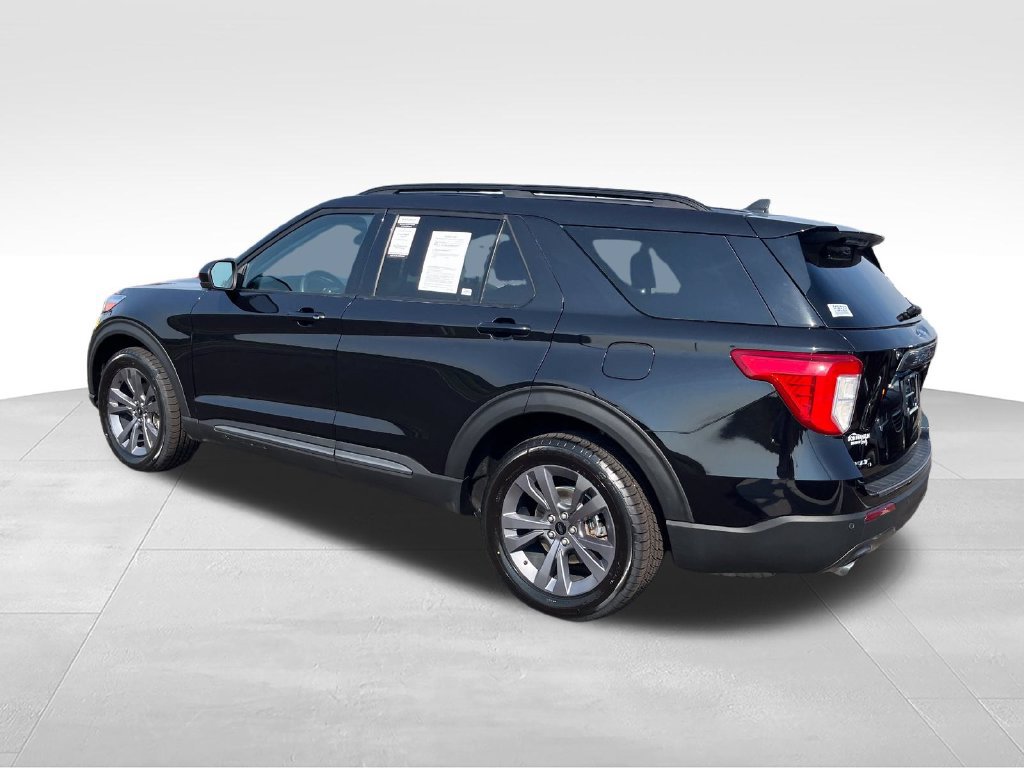 Used 2023 Ford Explorer XLT w/ Equipment Group 202A AWD/4WD image 3