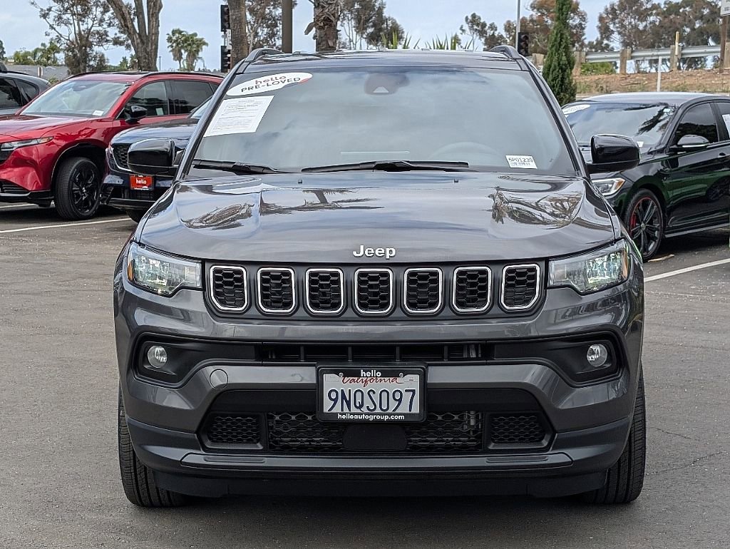 Used 2024 Jeep Compass Latitude AWD/4WD image 8