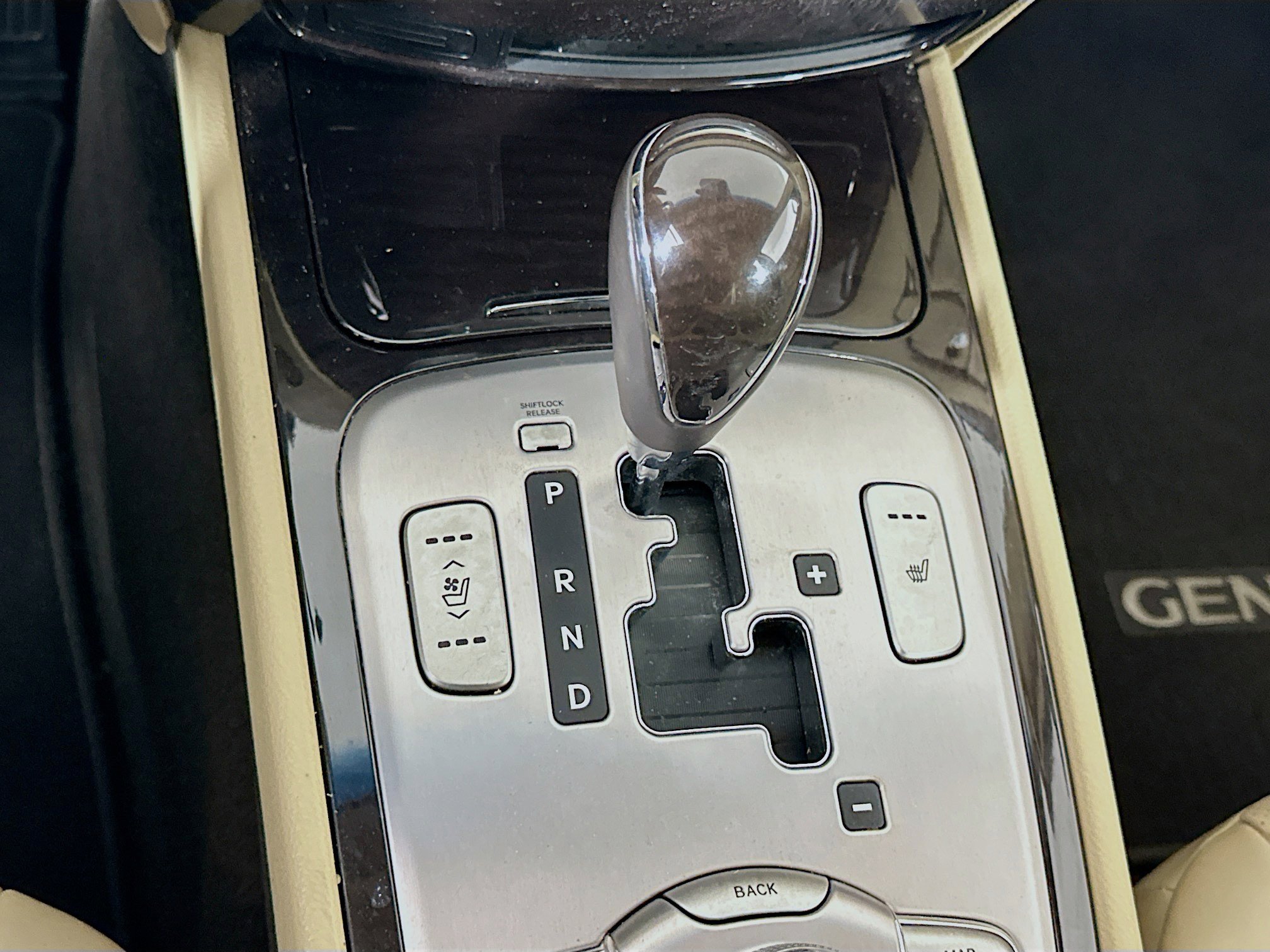 Used 2010 Hyundai Genesis 3.8 w/ Technology Pkg 4 image 25