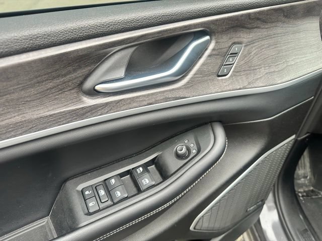 Used 2024 Jeep Grand Cherokee Limited 4xe AWD/4WD image 31