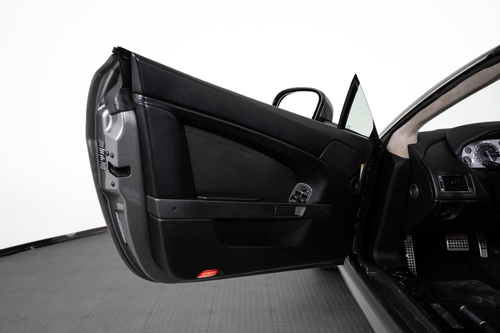 Used 2012 Aston Martin V8 Vantage Roadster RWD image 15