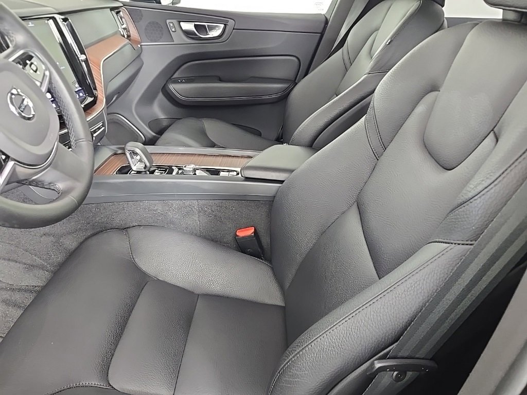 Certified 2023 Volvo XC60 B5 Plus w/ Climate Package image 15