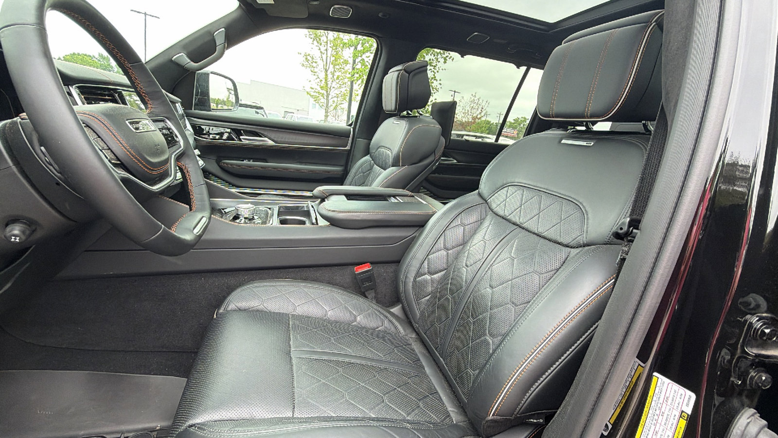 Used 2025 Jeep Grand Wagoneer Series III w/ Rear Seat Video Group 1 AWD/4WD image 17